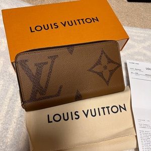 BNIB Giant Monogram Zippy long wallet